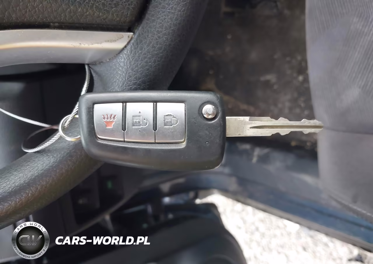 2015 Nissan Rogue S VIN:KNMAT2MV5FP571013 - 11