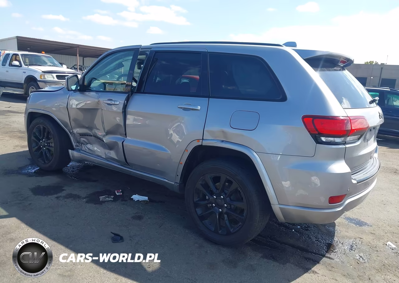 2018 Jeep Grand Cherokee Altitude 4X2 VIN:1C4RJEAG1JC408035 - 3