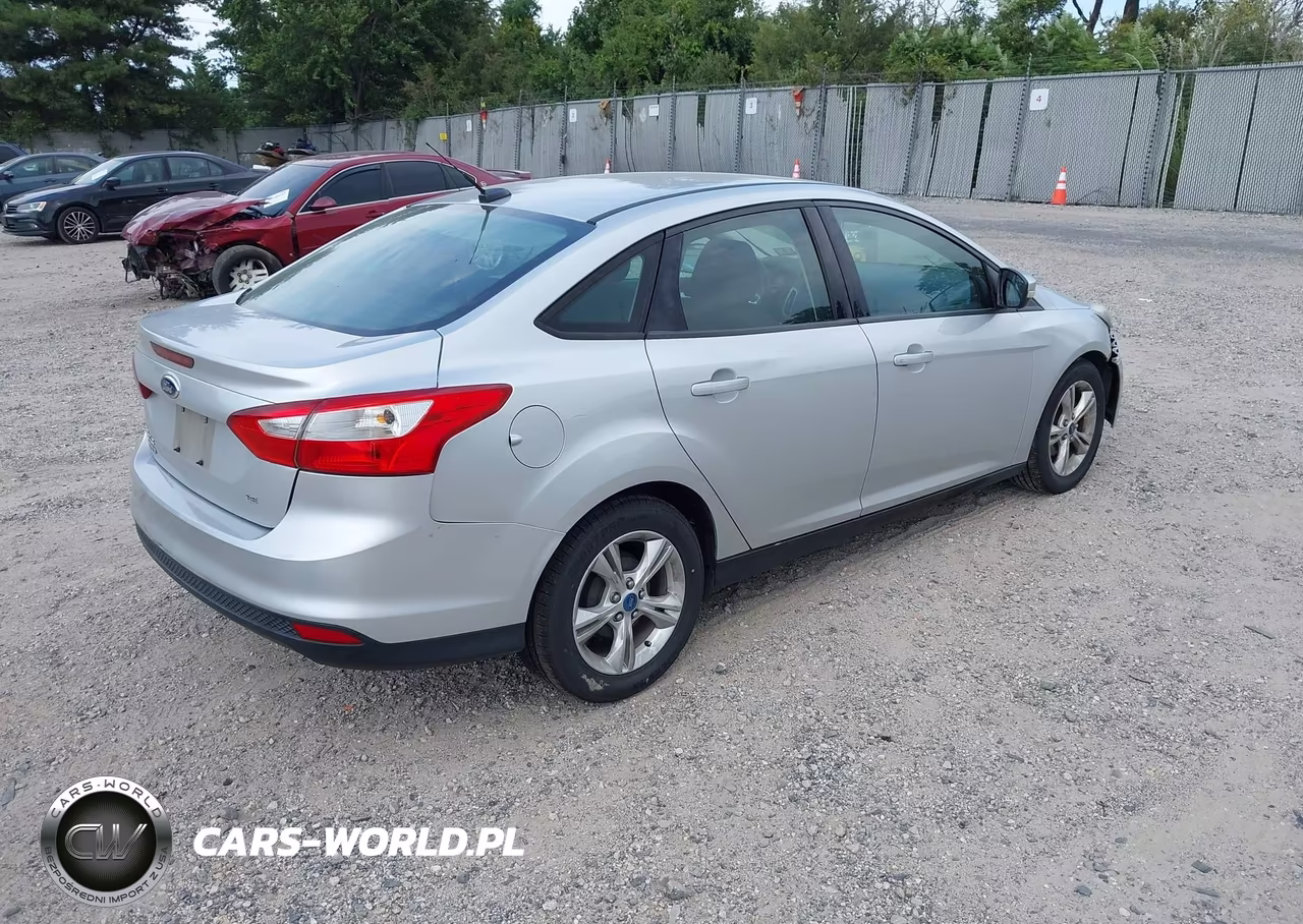 2013 Ford Focus Se VIN:1FADP3F21DL341215 - 4