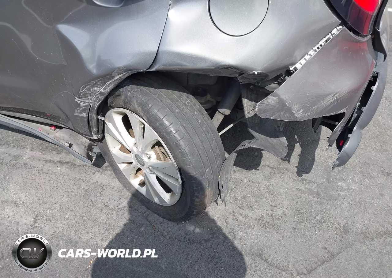 2014 Kia Soul + VIN:KNDJP3A57E7051585 - 6