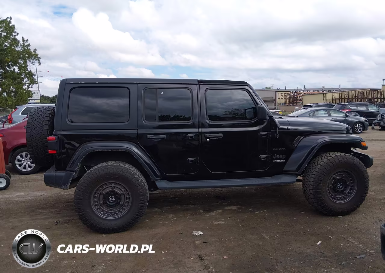 2018 Jeep Wrangler Unlimited Sahara 4X4 VIN:1C4HJXEG0JW184952 - 13
