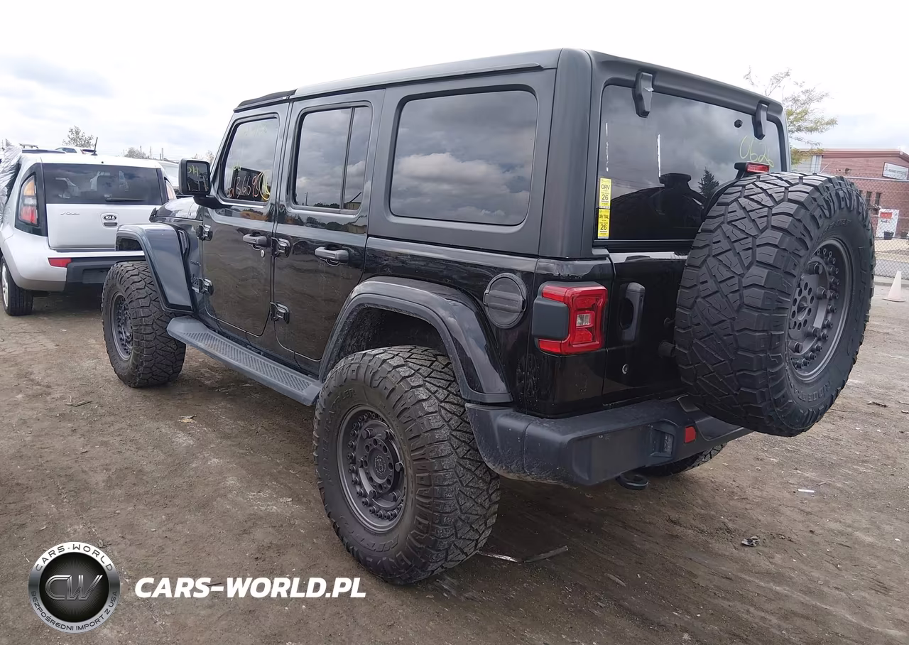 2018 Jeep Wrangler Unlimited Sahara 4X4 VIN:1C4HJXEG0JW184952 - 3