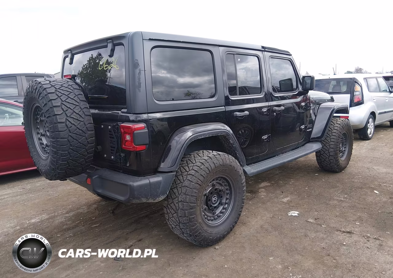 2018 Jeep Wrangler Unlimited Sahara 4X4 VIN:1C4HJXEG0JW184952 - 4