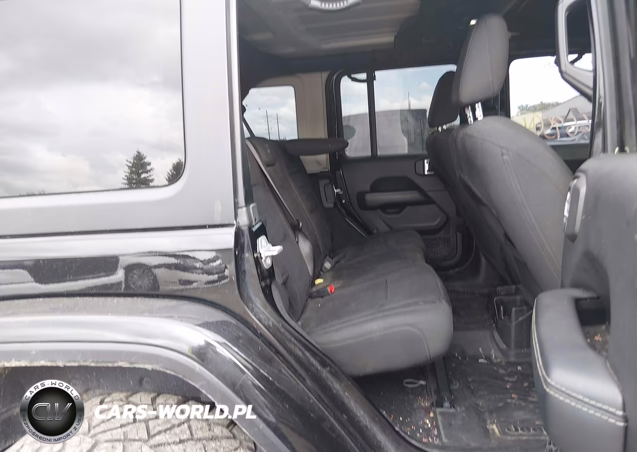 2018 Jeep Wrangler Unlimited Sahara 4X4 VIN:1C4HJXEG0JW184952 - 8