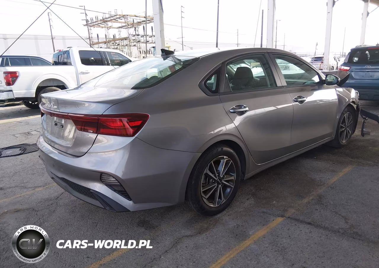 2023 Kia Forte Lxs VIN:3KPF24AD2PE577434 - 4