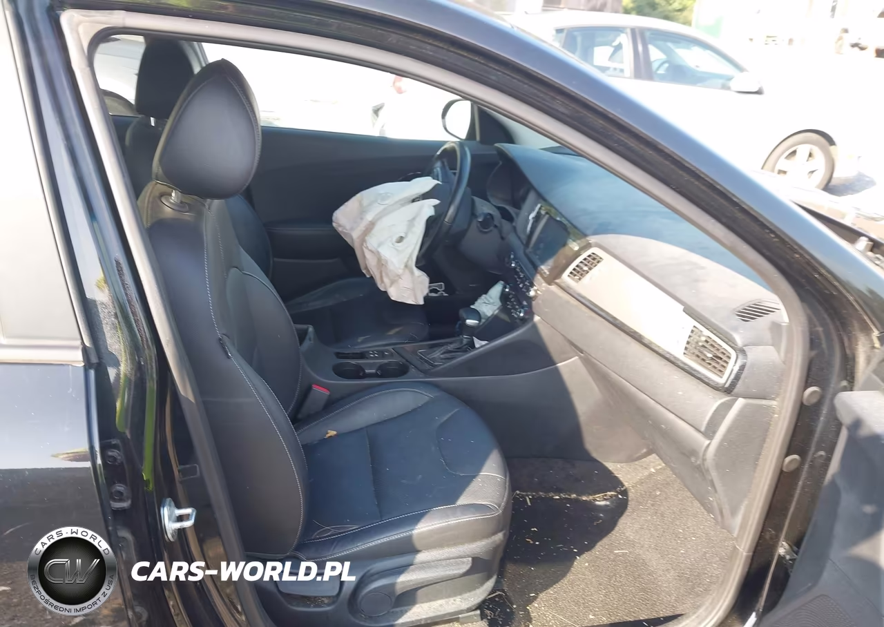 2019 Kia Niro Touring VIN:KNDCE3LC0K5222842 - 5