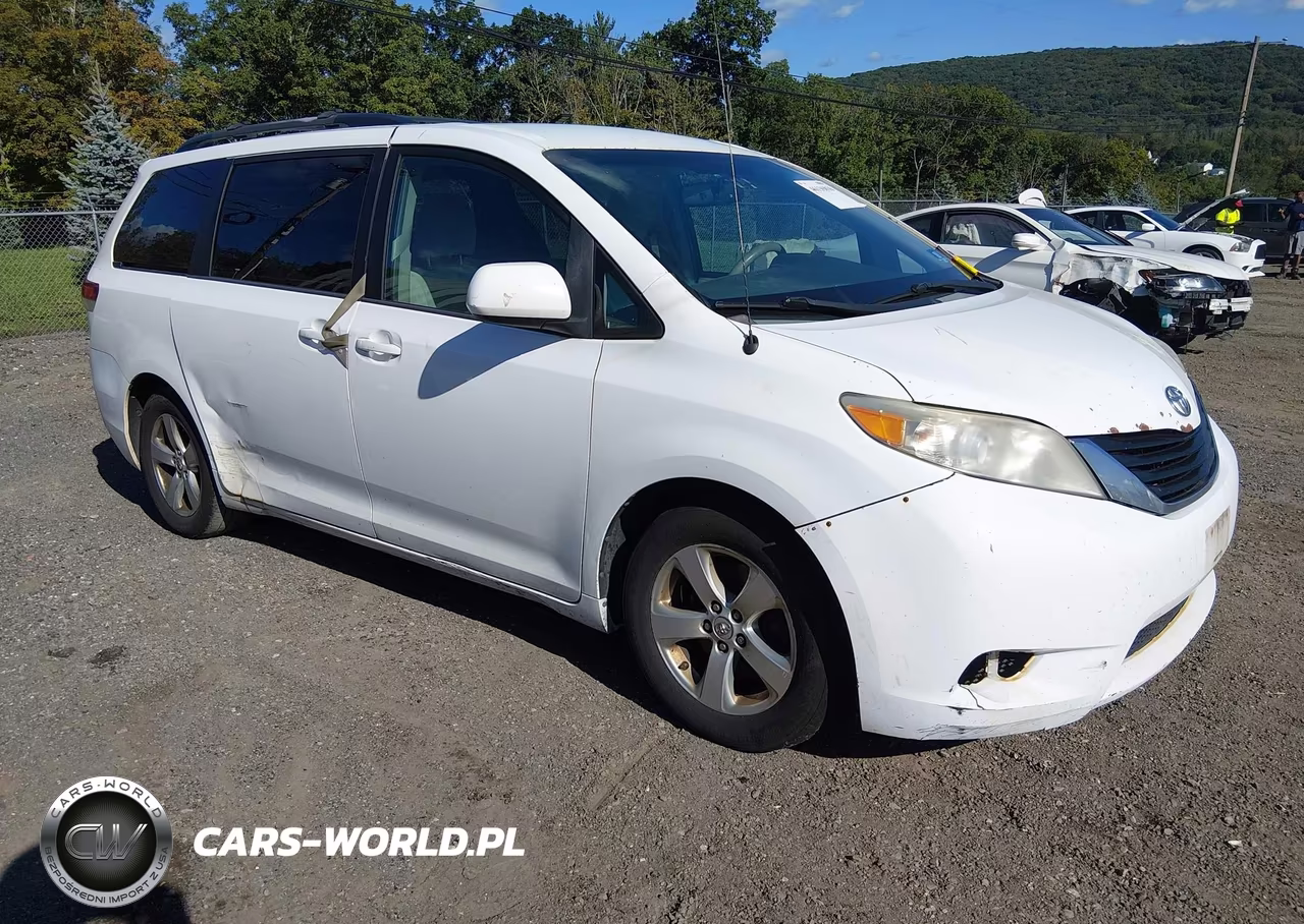 2013 Toyota Sienna Le V6 8 Passenger VIN:5TDKK3DC2DS329908 - 1