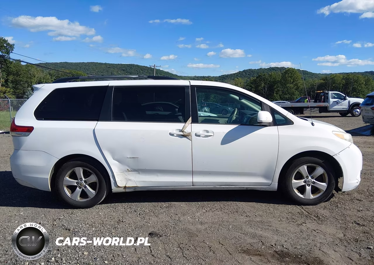 2013 Toyota Sienna Le V6 8 Passenger VIN:5TDKK3DC2DS329908 - 13