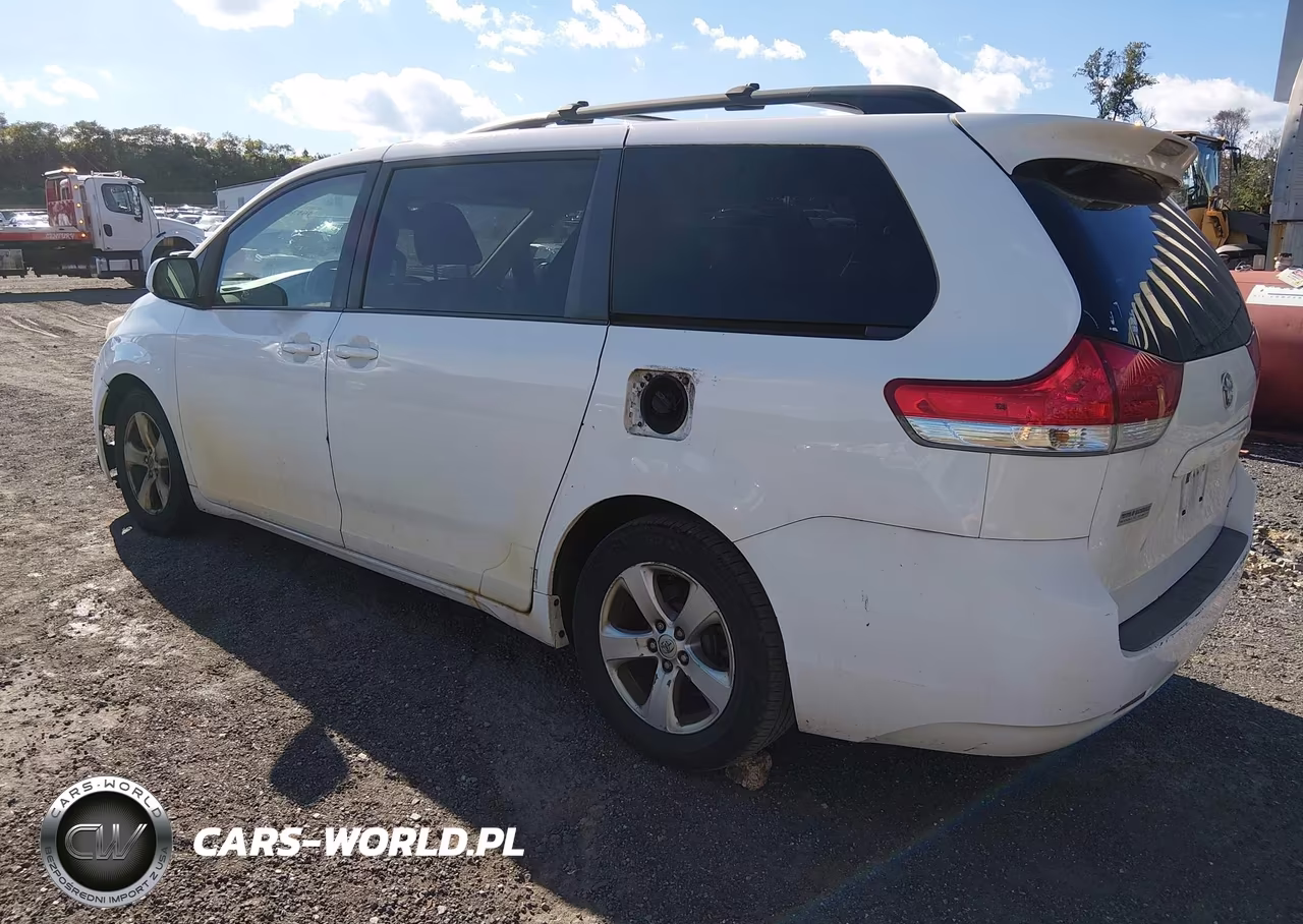 2013 Toyota Sienna Le V6 8 Passenger VIN:5TDKK3DC2DS329908 - 3