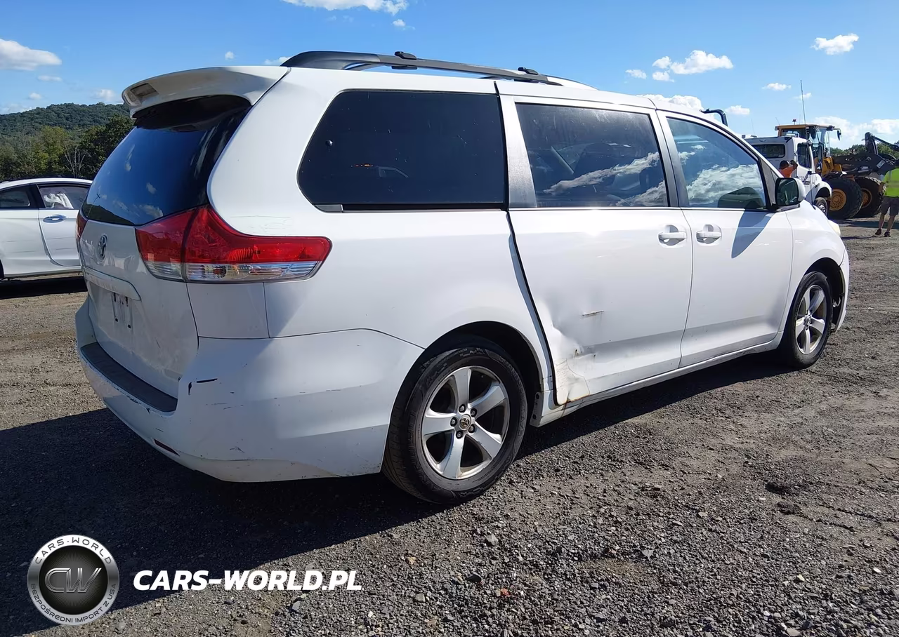 2013 Toyota Sienna Le V6 8 Passenger VIN:5TDKK3DC2DS329908 - 4