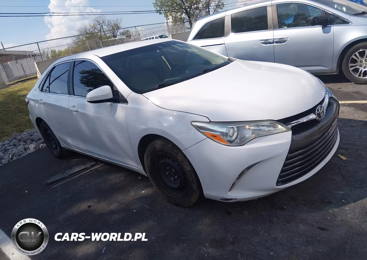 2015 Toyota Camry Le – zdjęcie 1 z 16