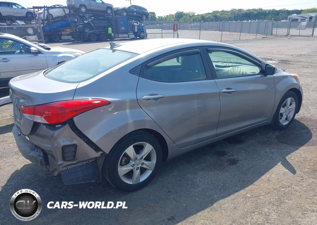 2013 Hyundai Elantra Gls VIN:KMHDH4AE1DU529950 - 4
