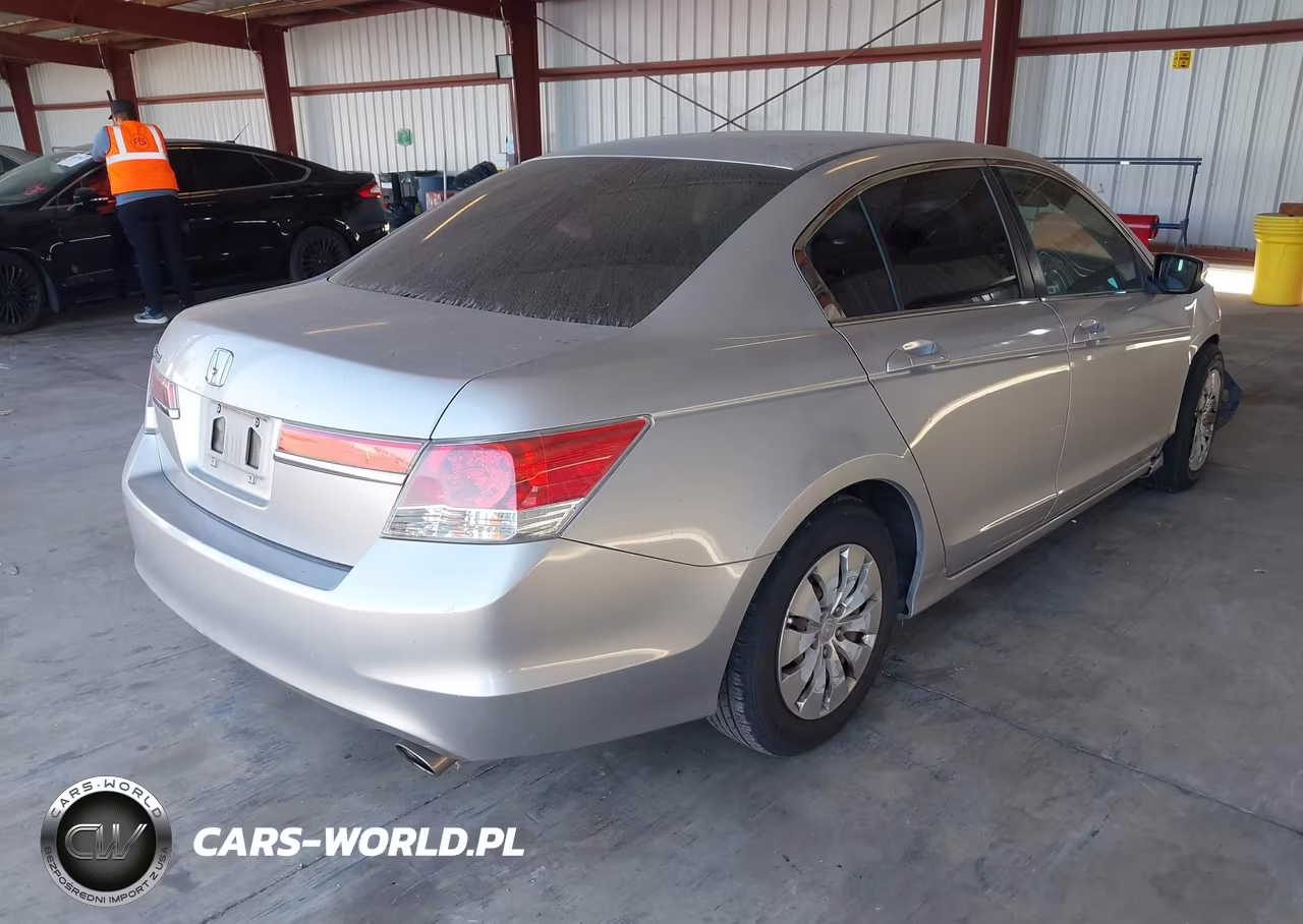 2011 Honda Accord VIN:18GCP2F32BA118569 - 4