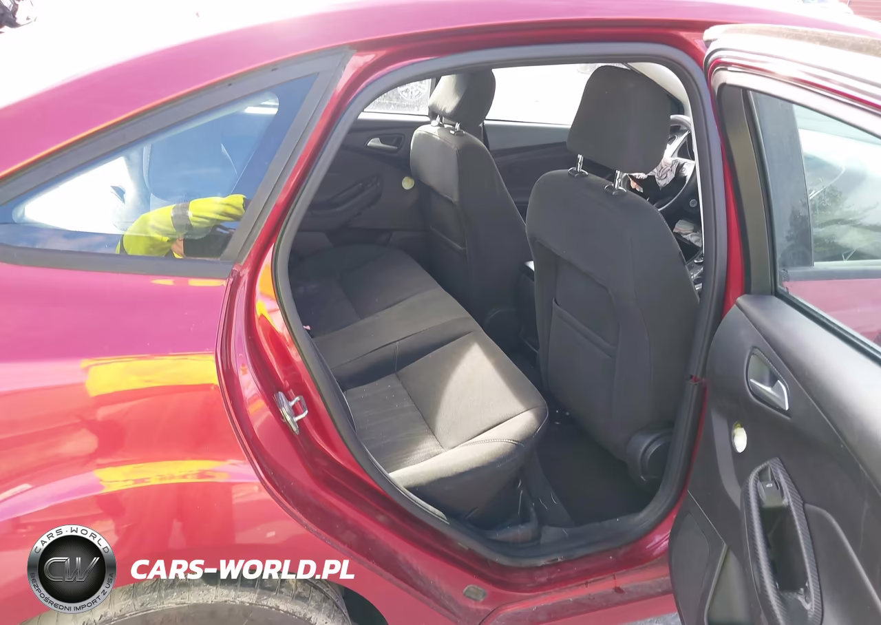 2015 Ford Focus Se VIN:1FADP3F20FL249855 - 8