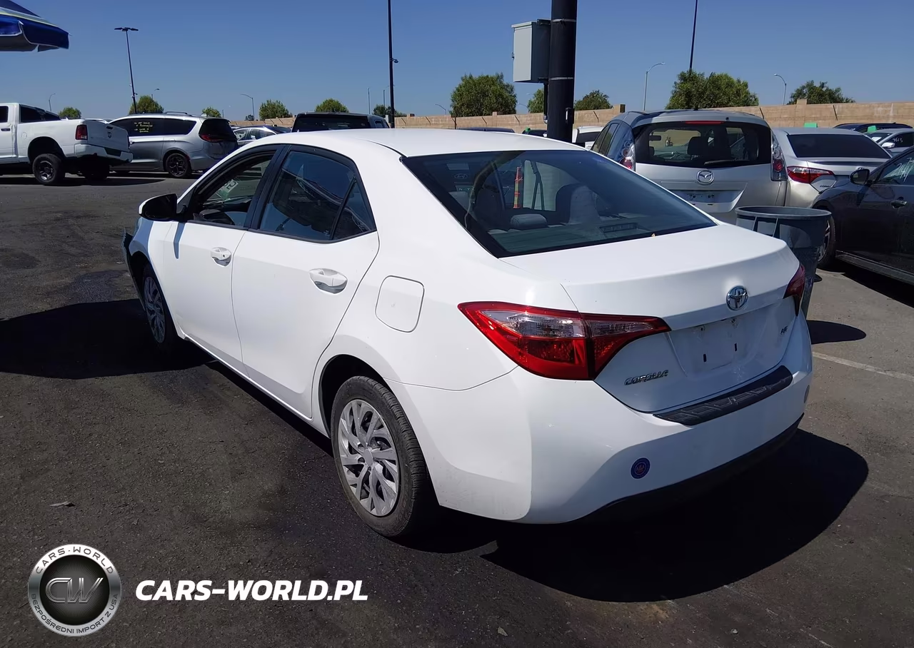 2017 Toyota Corolla Le VIN:2T1BURHE9HC803828 - 3