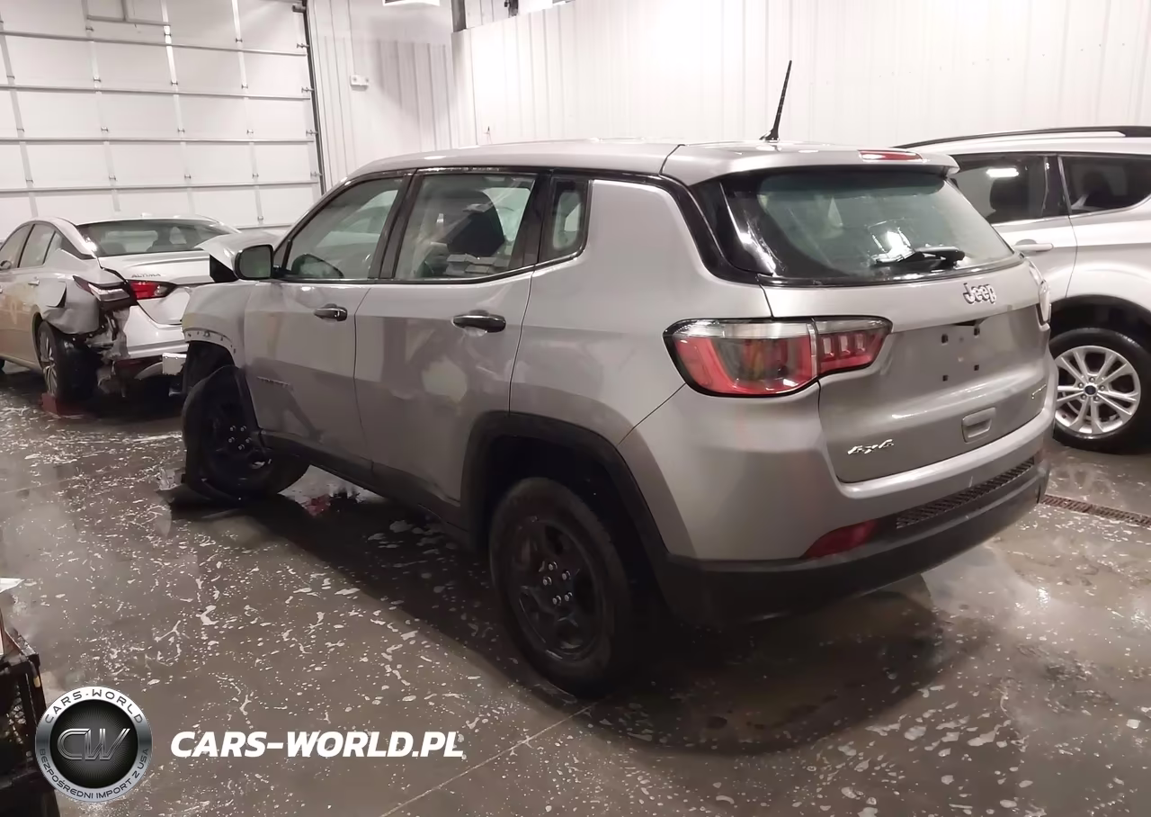 2018 Jeep Compass Sport 4X4 VIN:3C4NJDAB7JT192435 - 3