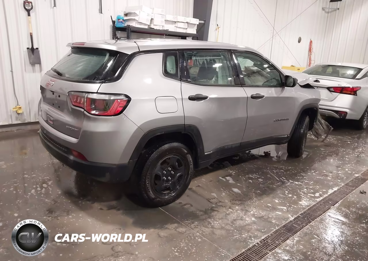 2018 Jeep Compass Sport 4X4 VIN:3C4NJDAB7JT192435 - 4
