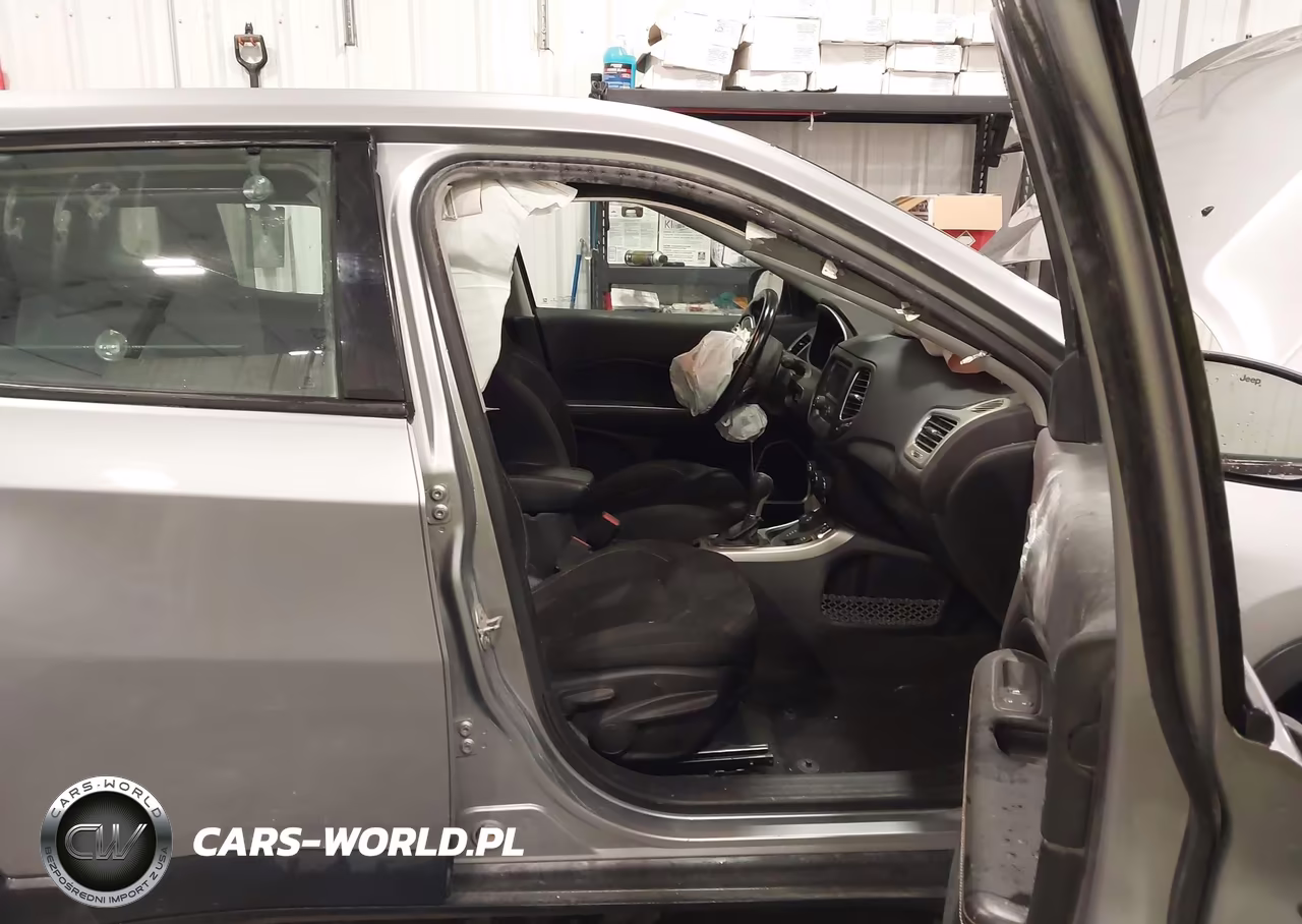2018 Jeep Compass Sport 4X4 VIN:3C4NJDAB7JT192435 - 5