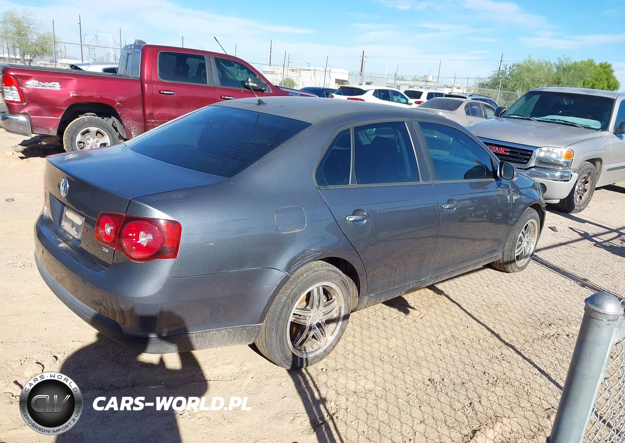 2010 Volkswagen Jetta S VIN:3VWJZ7AJ9AM003405 - 4