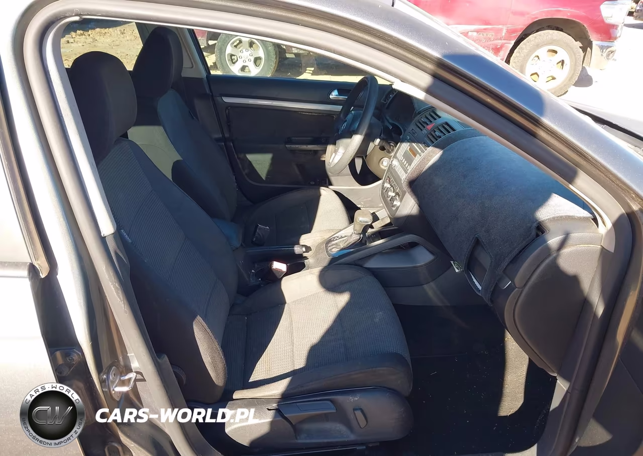 2010 Volkswagen Jetta S VIN:3VWJZ7AJ9AM003405 - 5