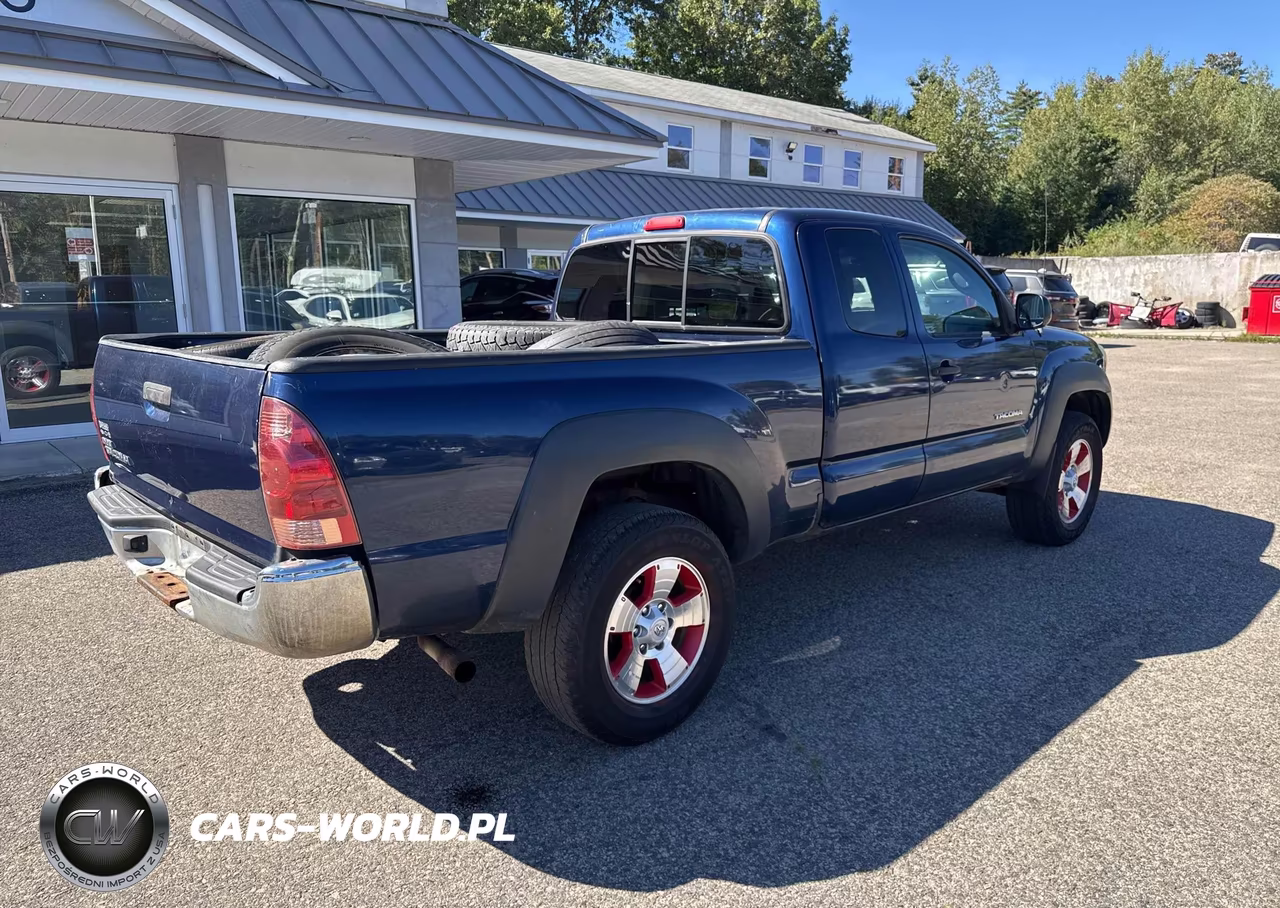 2008 Toyota Tacoma VIN:5TEUX42N18Z589486 - 4