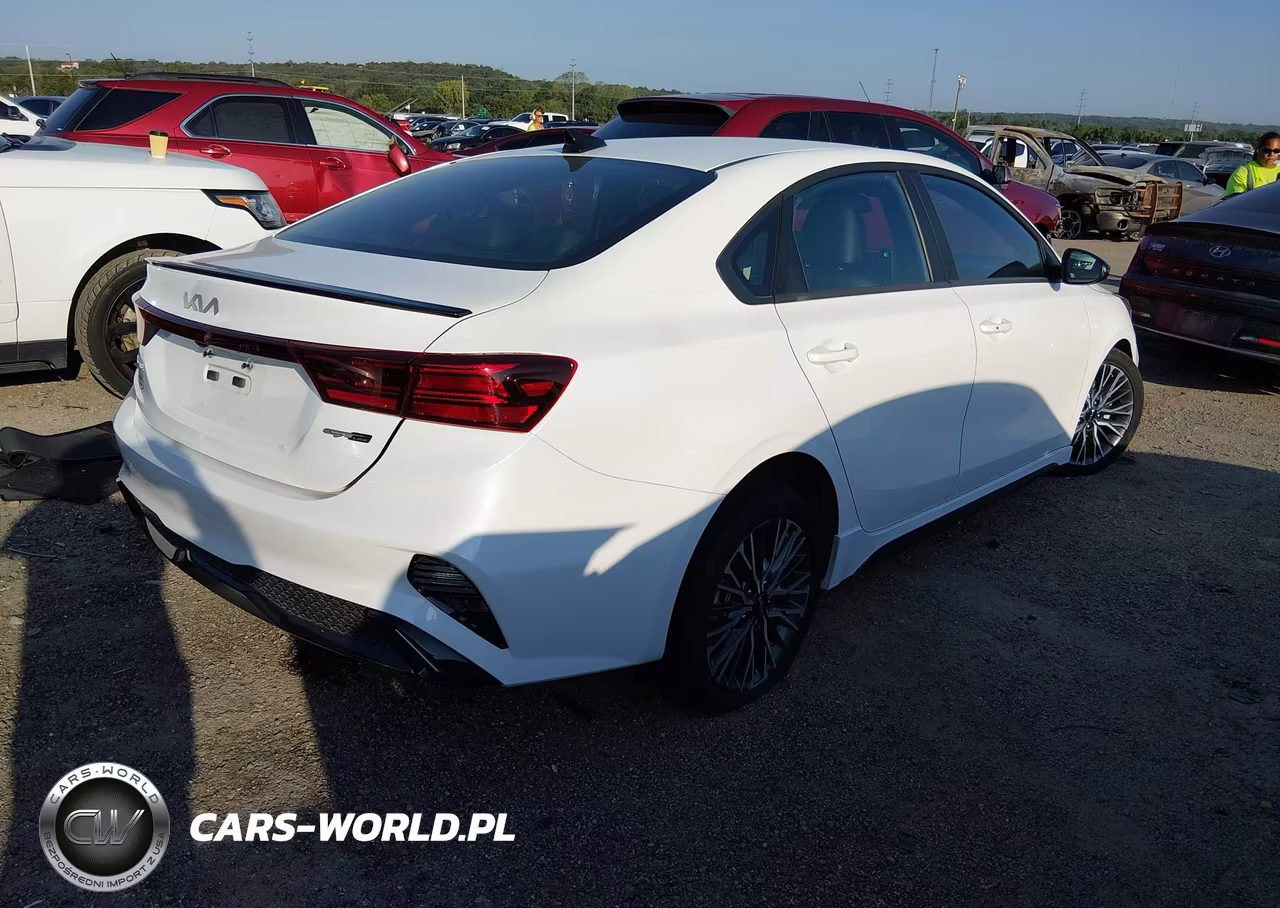 2024 Kia Forte Gt-Line VIN:3KPF54AD7RE805342 - 4