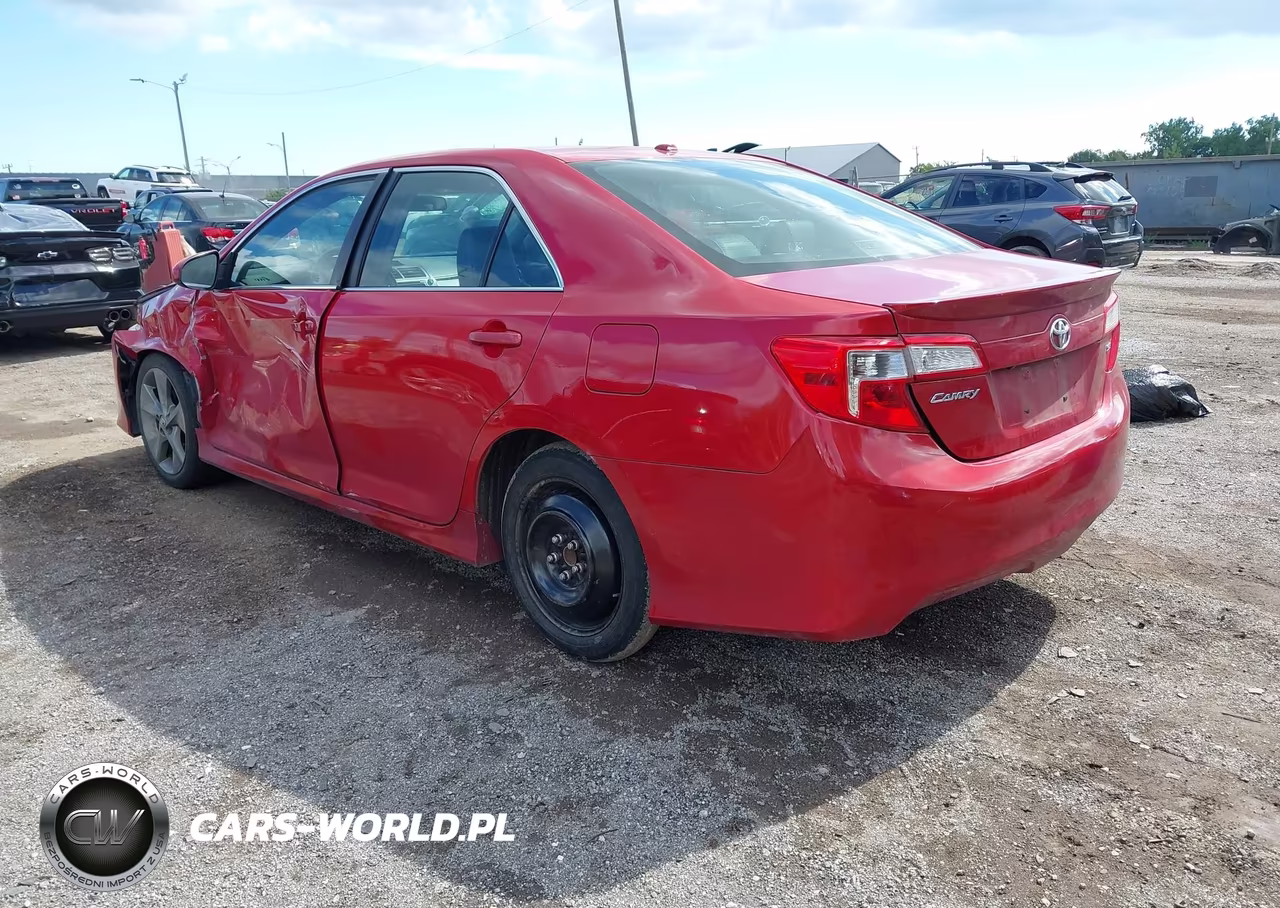 2014 Toyota Camry Se Sport VIN:4T1BF1FK4EU858380 - 3