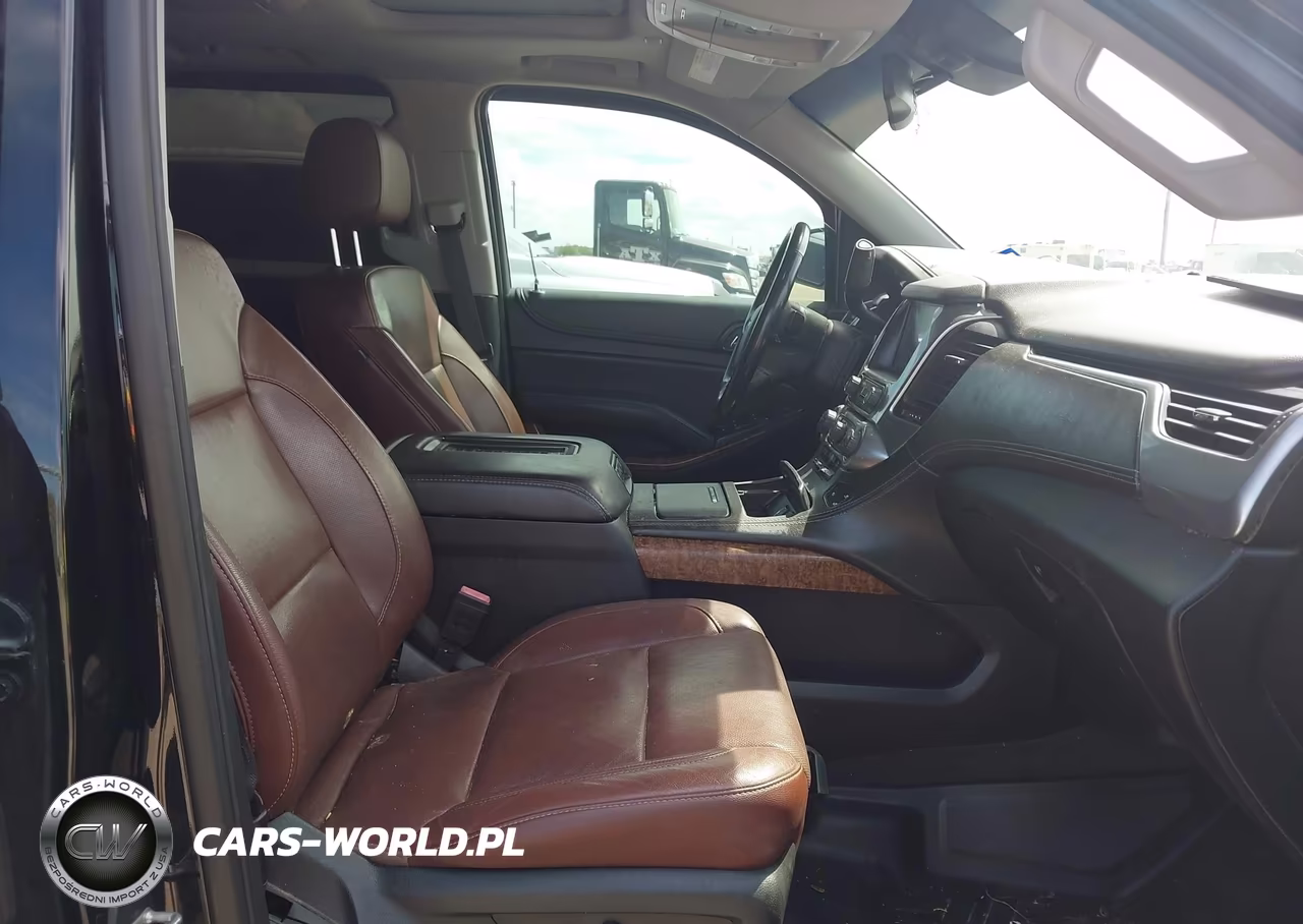 2019 Chevrolet Suburban Premier VIN:1GNSCJKJ5KR196857 - 5