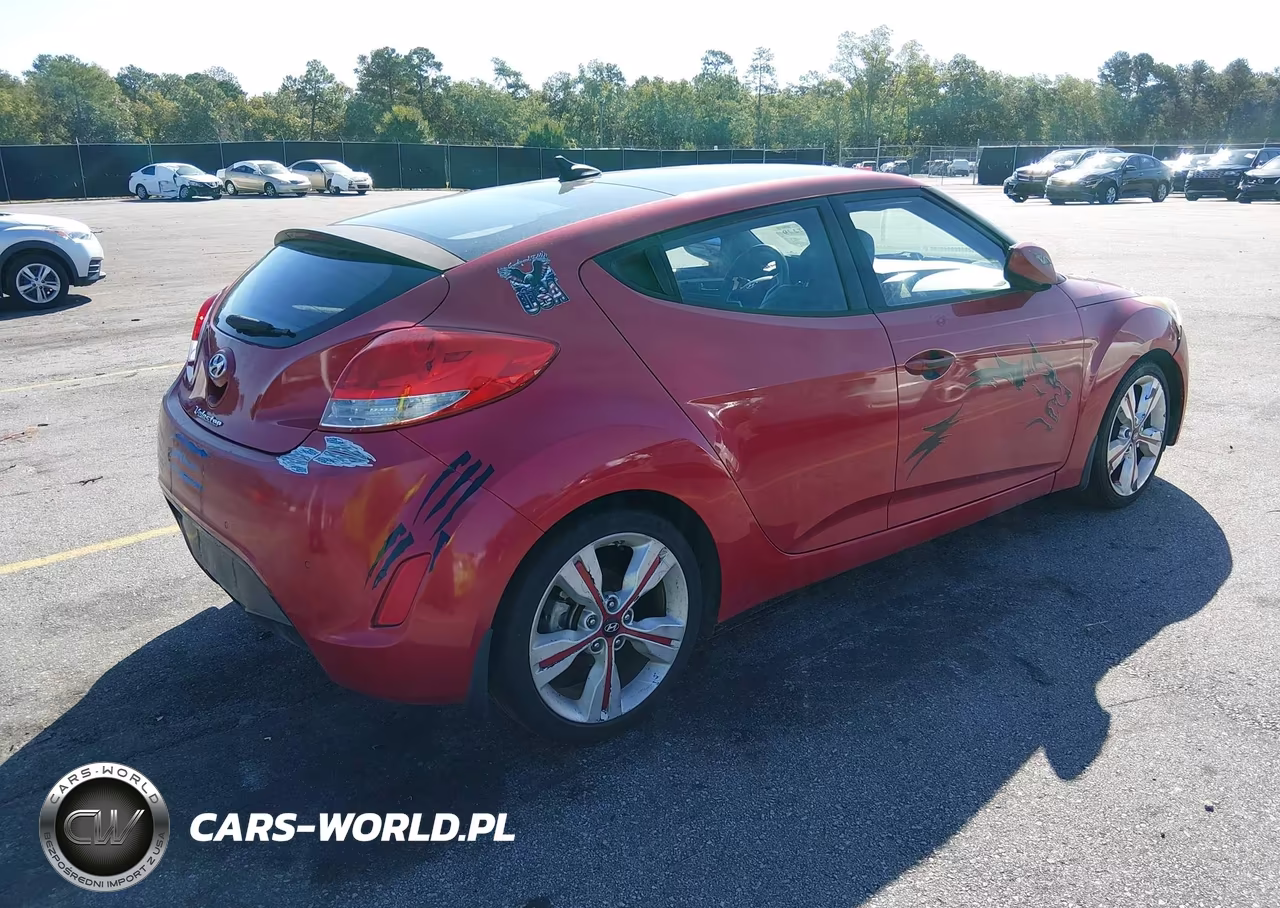 2016 Hyundai Veloster VIN:KMHTC6AD8GU280791 - 4