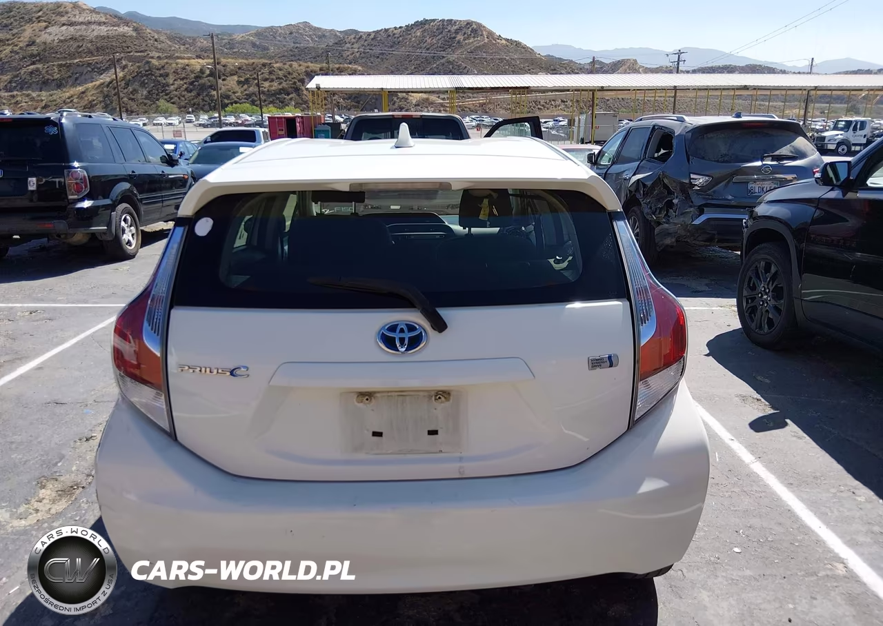 2015 Toyota Prius C Two VIN:JTDKDTB30F1089898 - 16