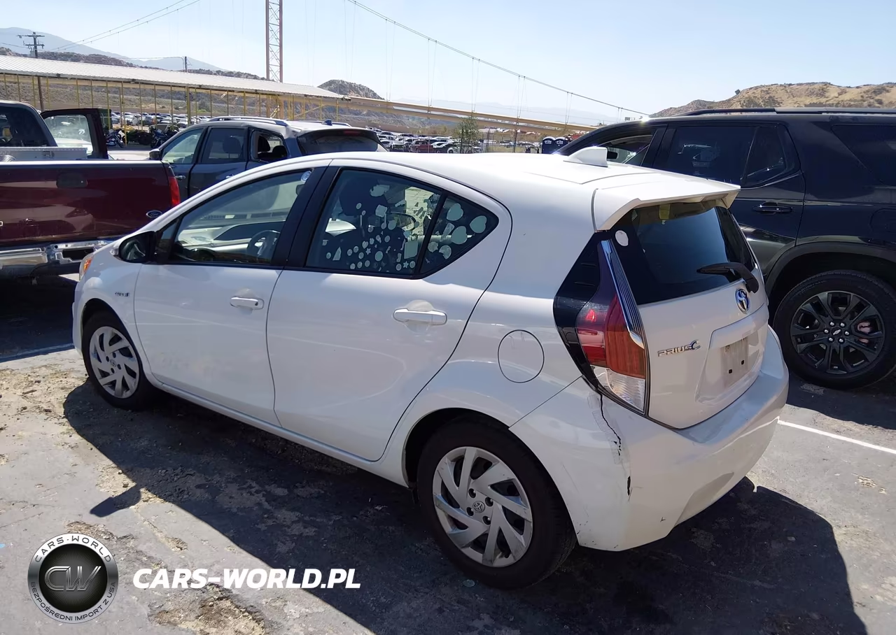 2015 Toyota Prius C Two VIN:JTDKDTB30F1089898 - 3