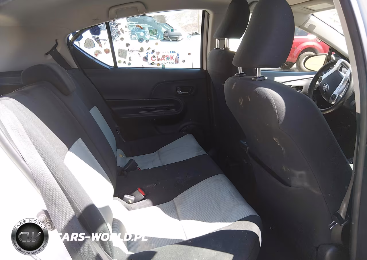 2015 Toyota Prius C Two VIN:JTDKDTB30F1089898 - 8