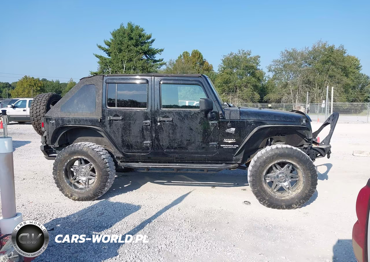 2008 Jeep Wrangler Unlimited Sahara VIN:1J4GA59198L520917 - 13