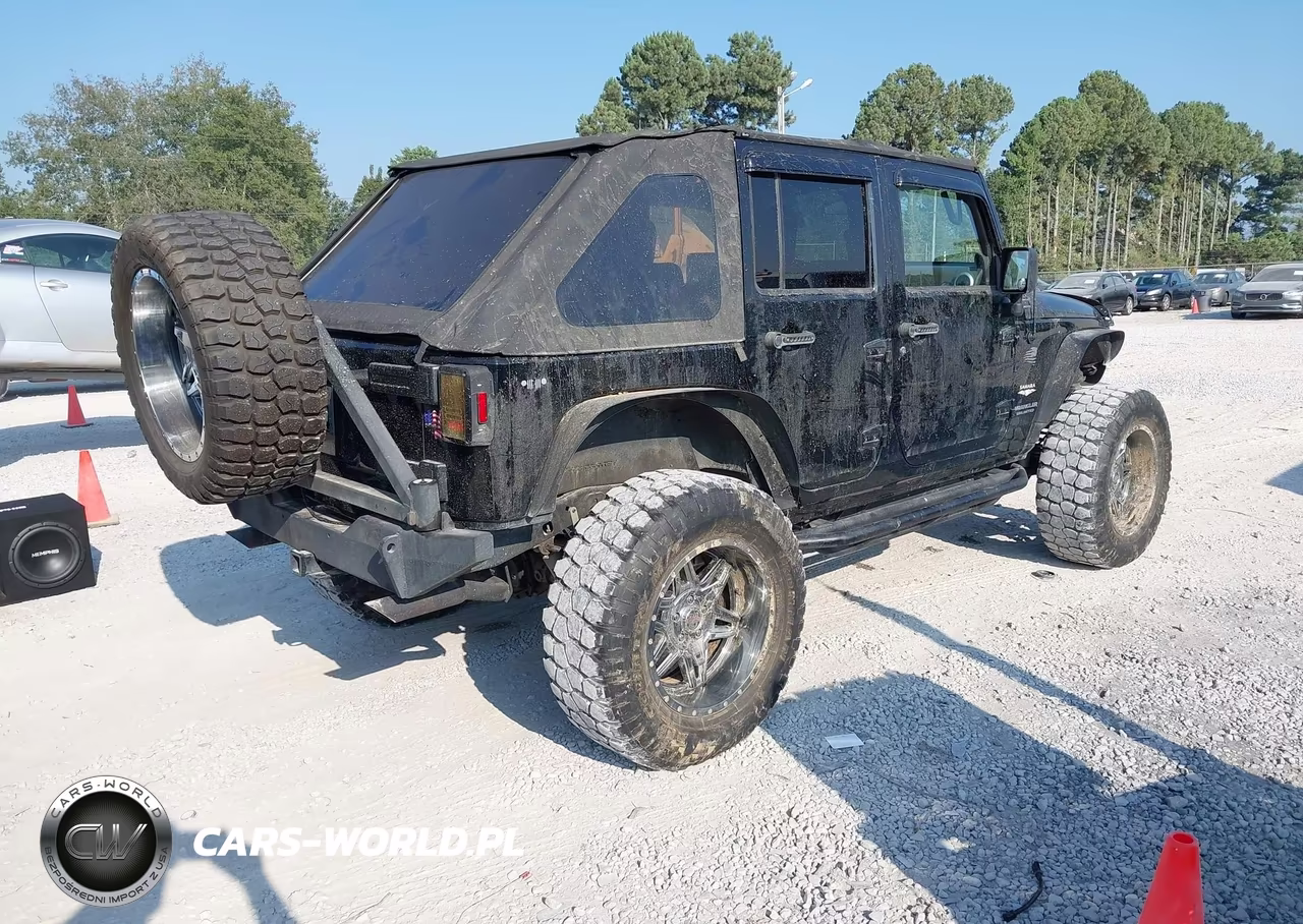 2008 Jeep Wrangler Unlimited Sahara VIN:1J4GA59198L520917 - 4