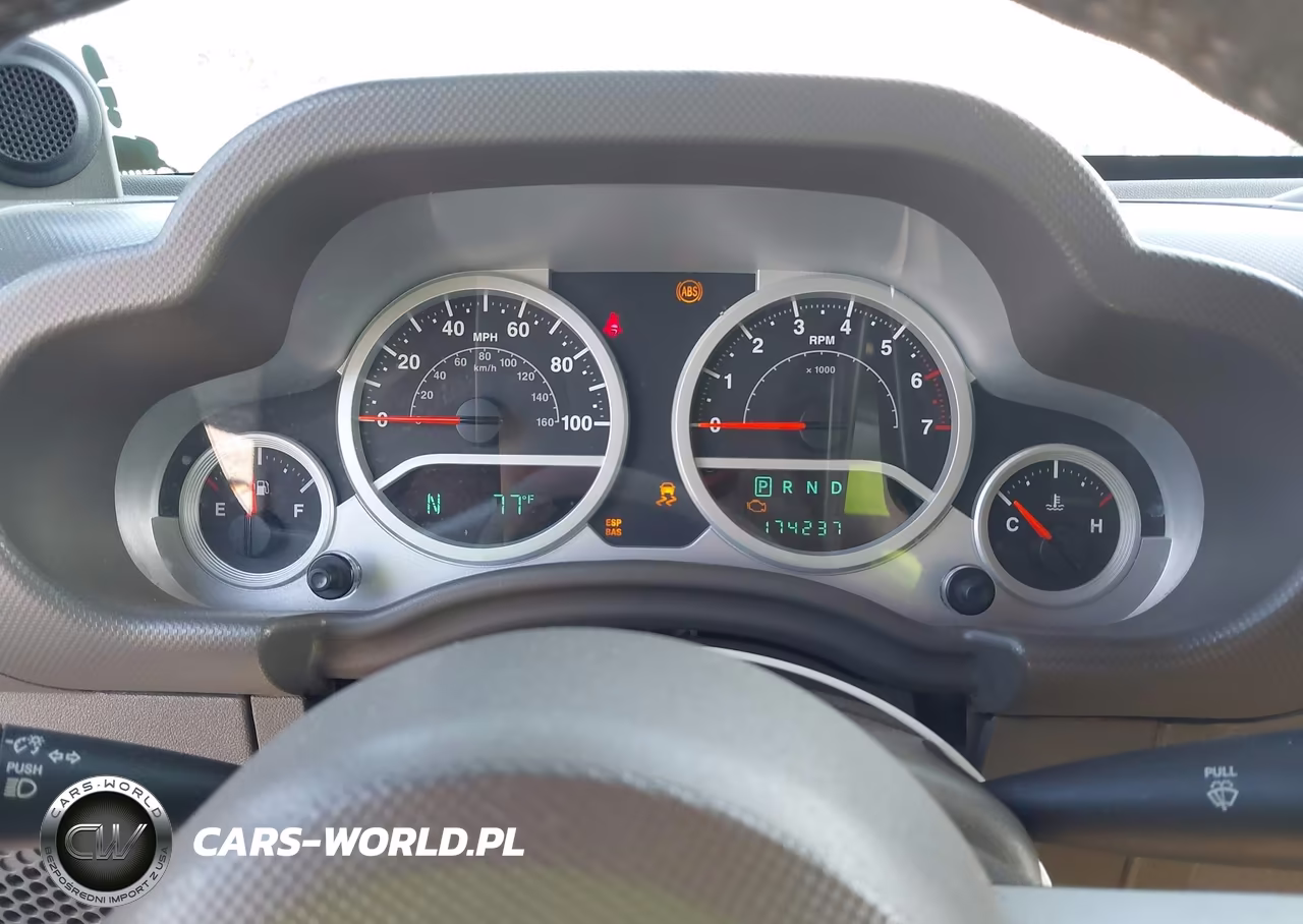2008 Jeep Wrangler Unlimited Sahara VIN:1J4GA59198L520917 - 7