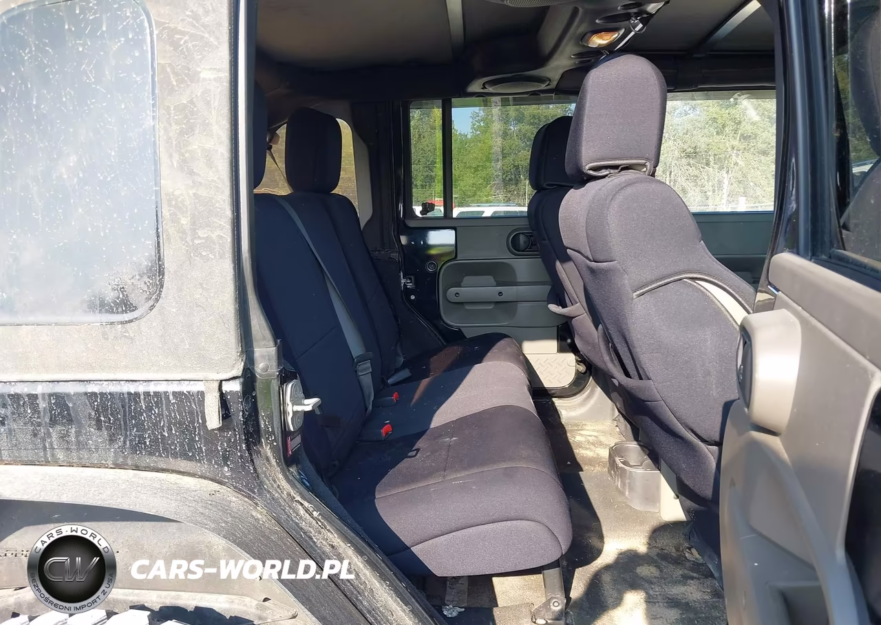 2008 Jeep Wrangler Unlimited Sahara VIN:1J4GA59198L520917 - 8