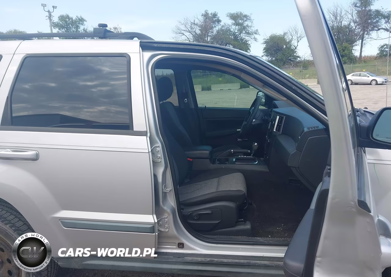 2009 Jeep Grand Cherokee Laredo VIN:1J8GR48K89C540878 - 5
