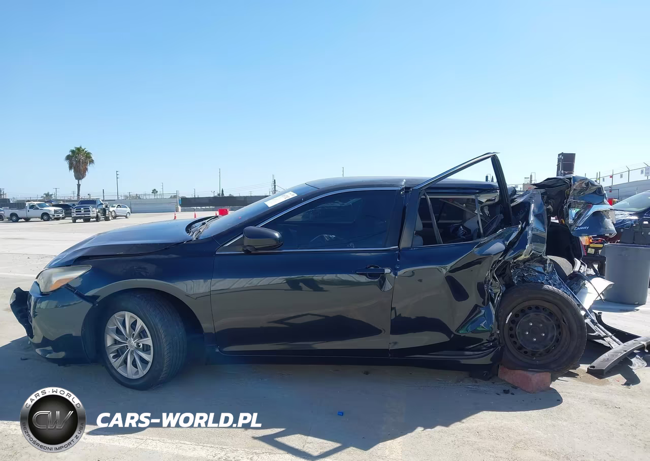 2015 Toyota Camry Le VIN:4T1BF1FK3FU041855 - 14