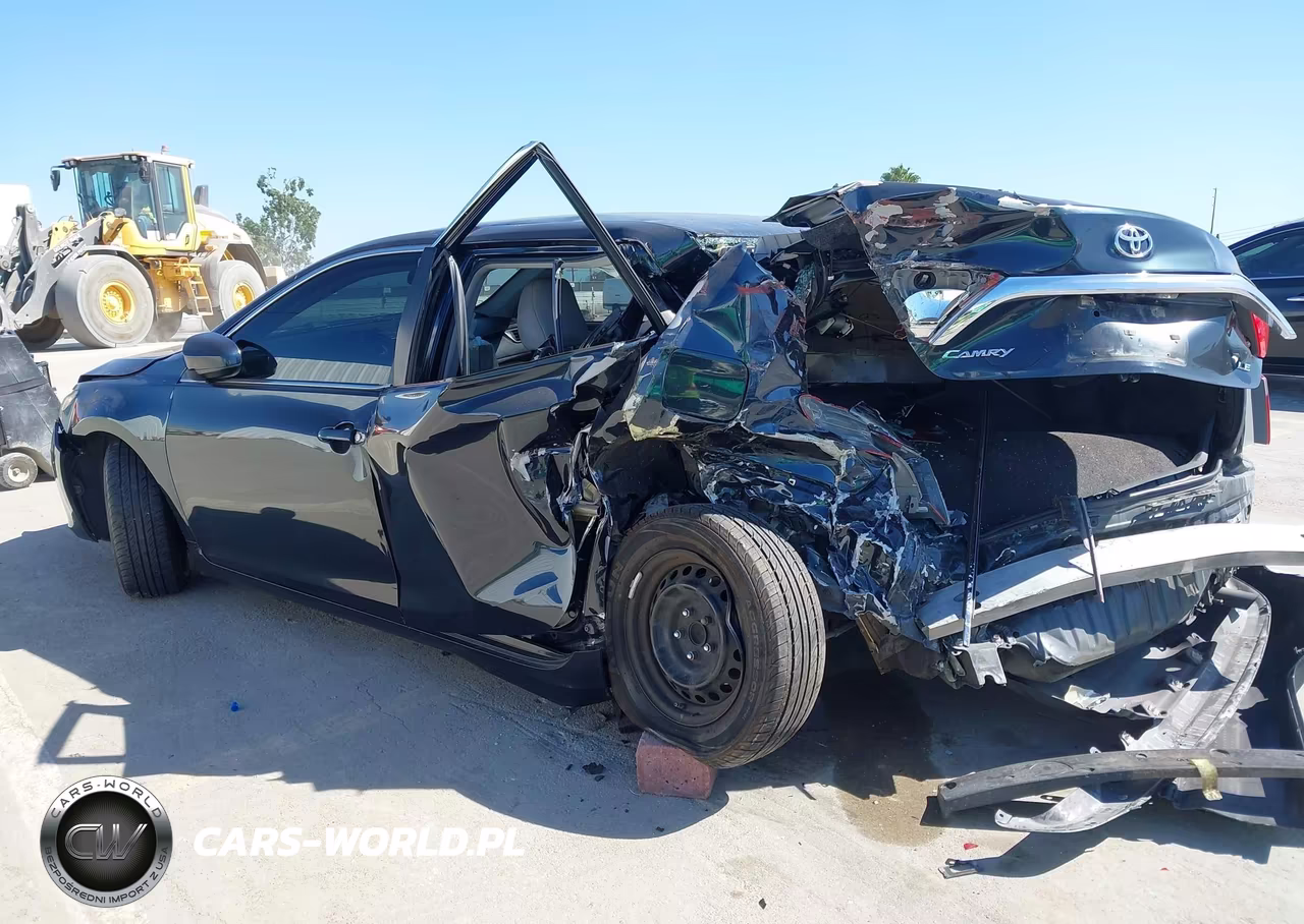 2015 Toyota Camry Le VIN:4T1BF1FK3FU041855 - 3
