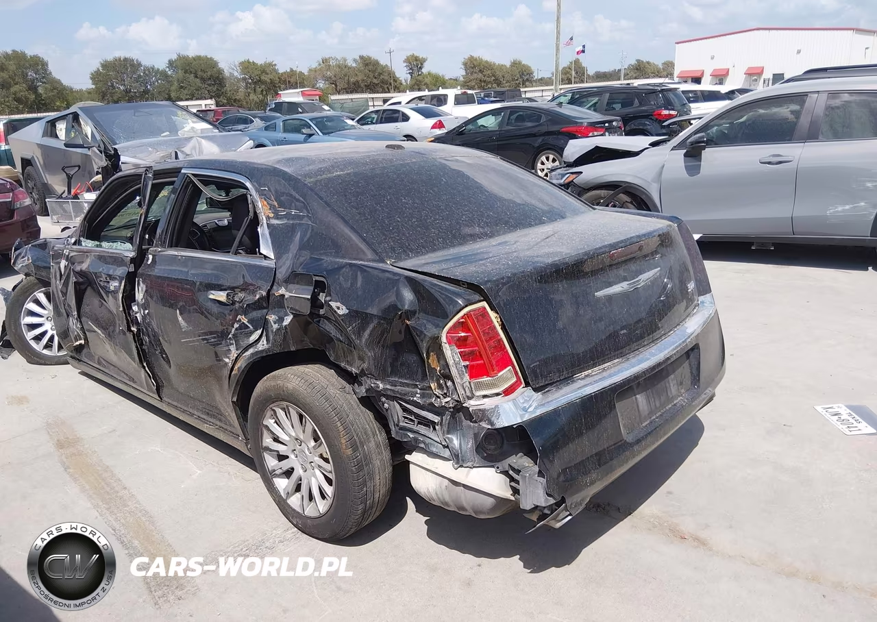 2014 Chrysler 300 VIN:2C3CCAAG2EH212704 - 3