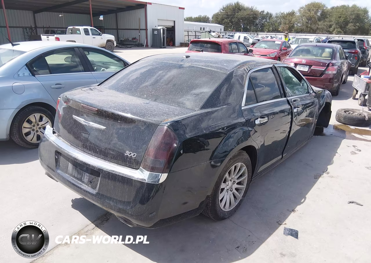 2014 Chrysler 300 VIN:2C3CCAAG2EH212704 - 4