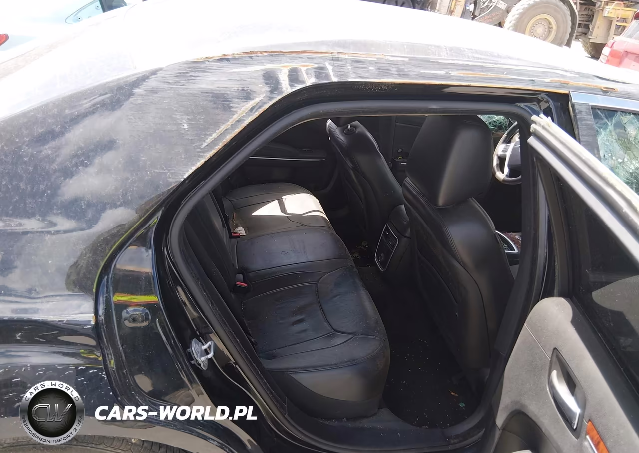 2014 Chrysler 300 VIN:2C3CCAAG2EH212704 - 8