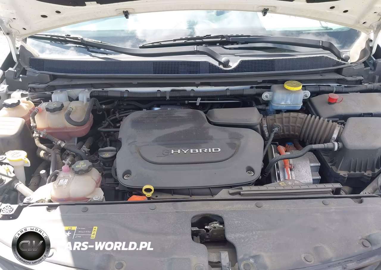 2018 Chrysler Pacifica Hybrid Touring Plus VIN:2C4RC1H7XJR332959 - 10
