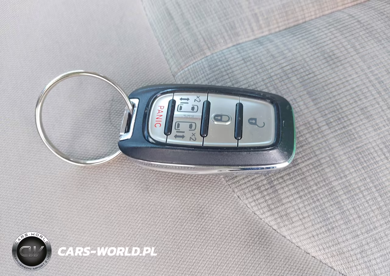 2018 Chrysler Pacifica Hybrid Touring Plus VIN:2C4RC1H7XJR332959 - 11