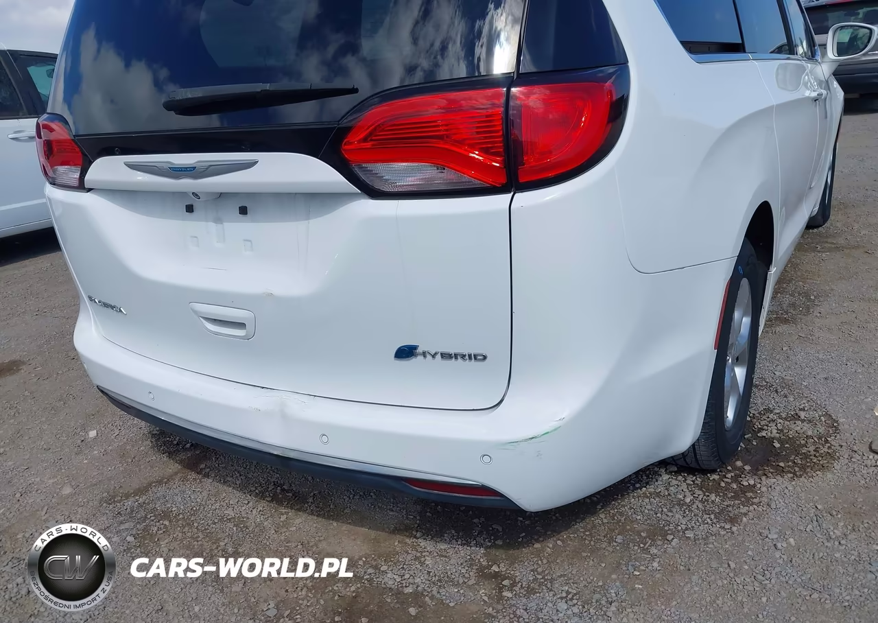 2018 Chrysler Pacifica Hybrid Touring Plus VIN:2C4RC1H7XJR332959 - 14