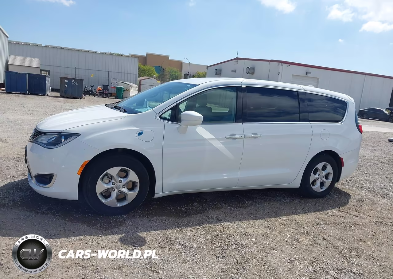 2018 Chrysler Pacifica Hybrid Touring Plus VIN:2C4RC1H7XJR332959 - 20