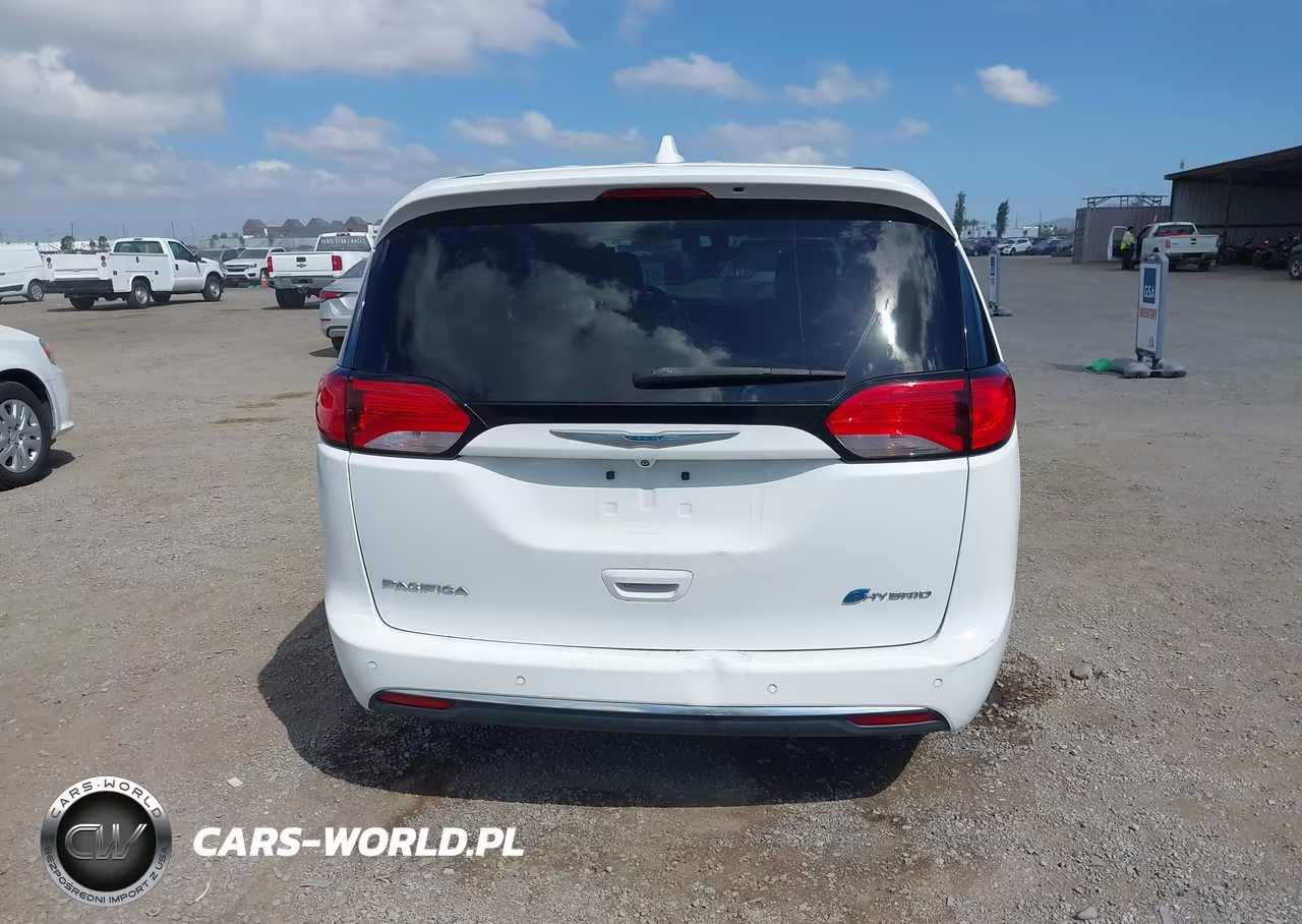2018 Chrysler Pacifica Hybrid Touring Plus VIN:2C4RC1H7XJR332959 - 22