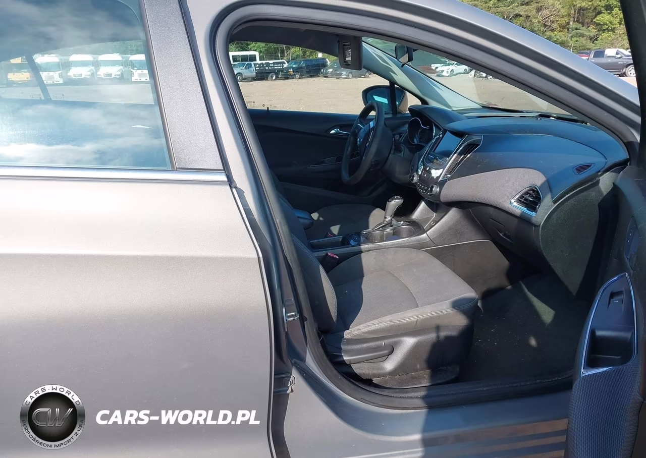 2019 Chevrolet Cruze Lt VIN:1G1BE5SM6K7133727 - 5