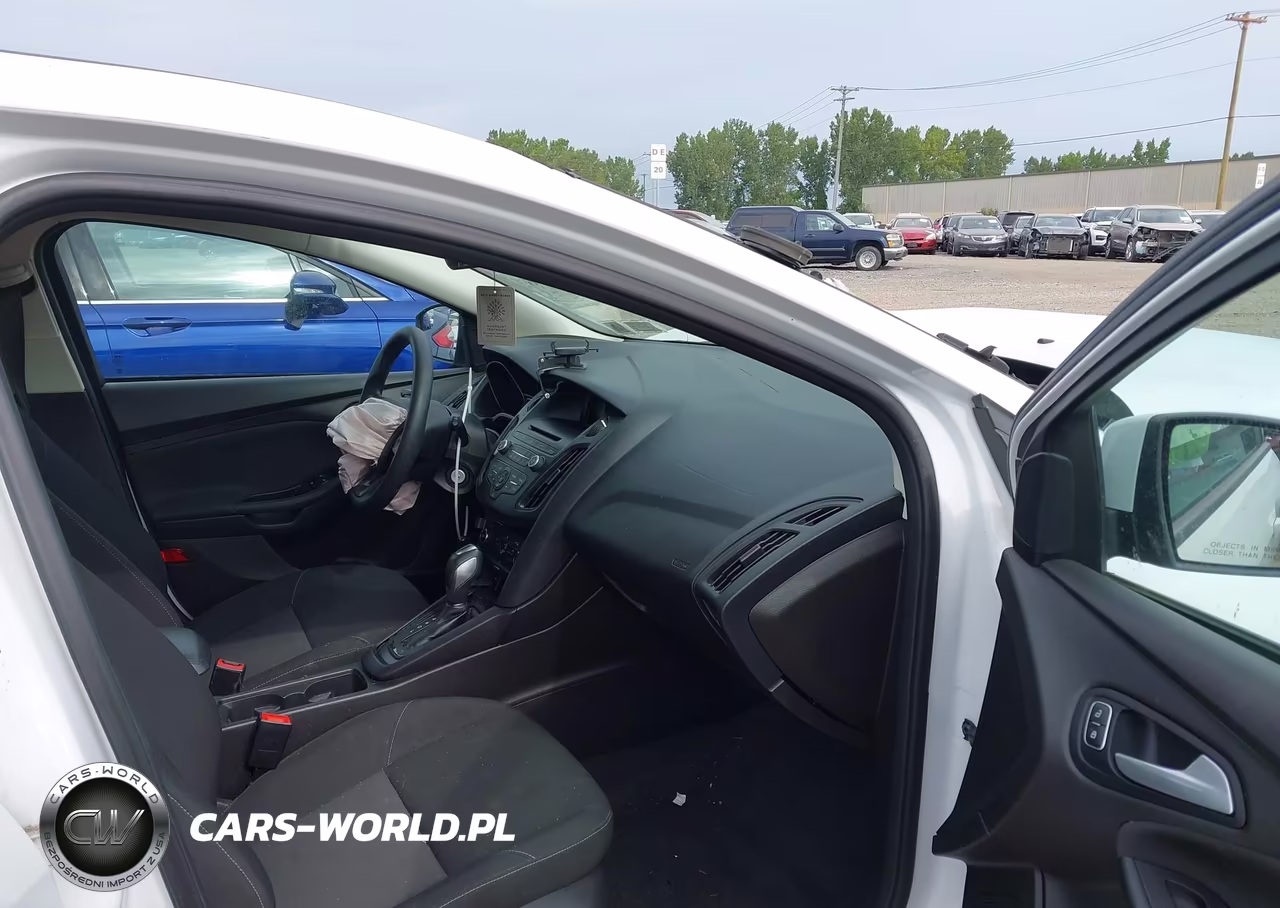 2015 Ford Focus Se VIN:1FADP3K25FL301387 - 5