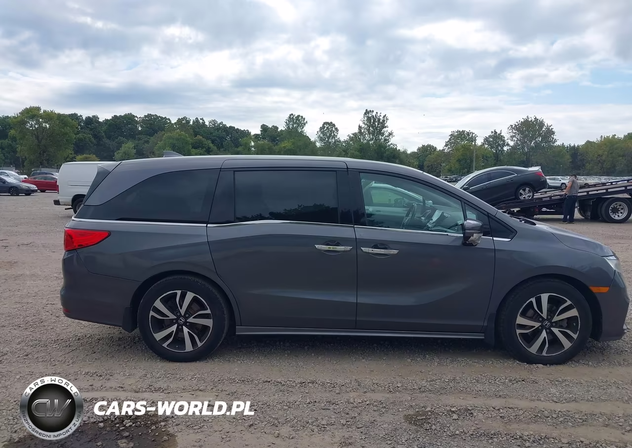 2018 Honda Odyssey Elite VIN:5FNRL6H91JB089536 - 13